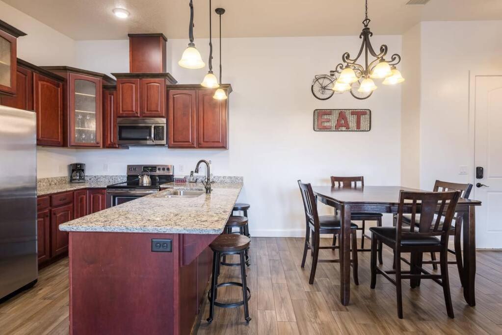 Luxury Downtown Rental - La Dolce Vita Villa #4 Moab Exteriör bild